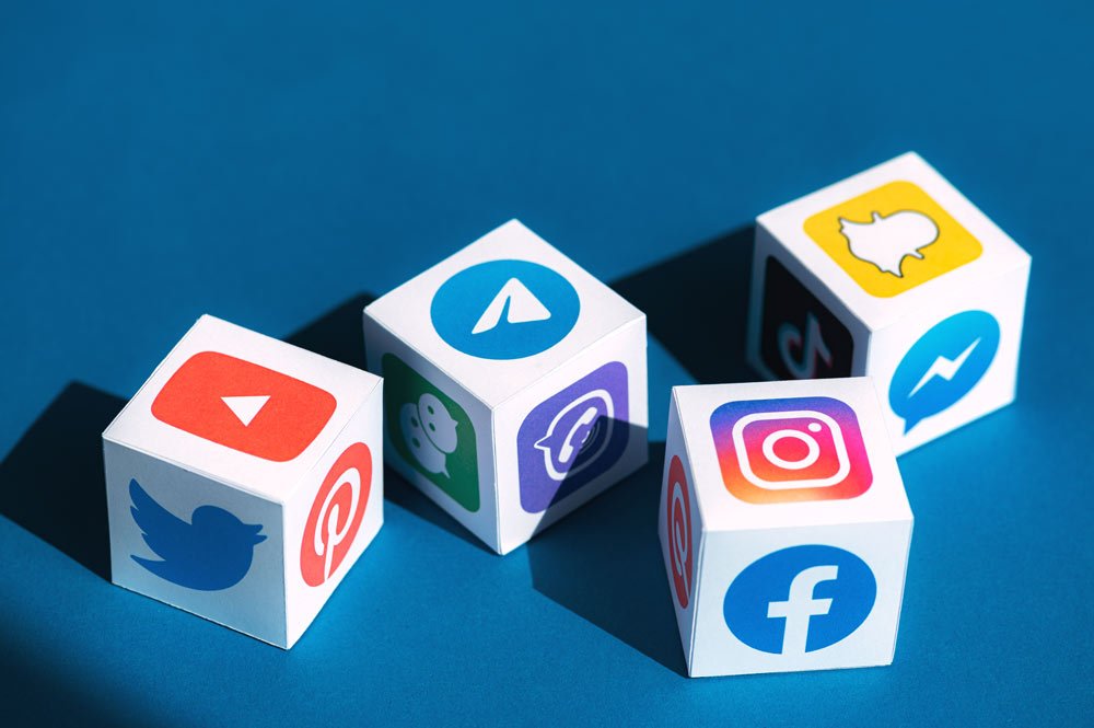 Sozial Media: YouTube, Instagram, Snapchat, Facebook etc.