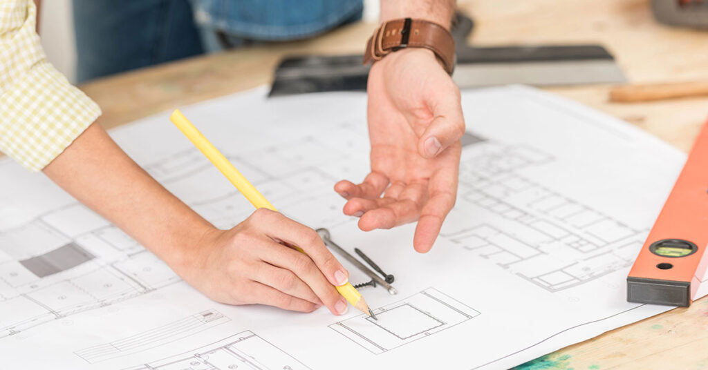 Owner and builder as well as architect plan the construction or conversion of a property using a construction plan | Real estate purchase
